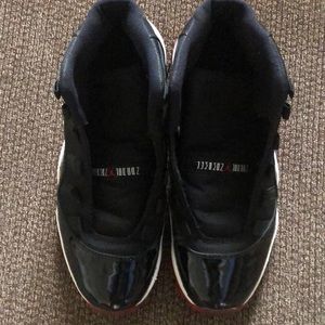 Air Jordan 11 “Bred” size 9